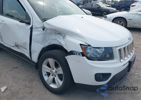 2017 Jeep Compass Latitude 4X4 z USA, uszkodzony, nr VIN 1C4NJDEB1HD191937